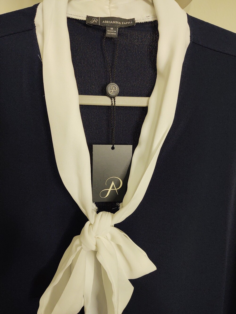 Adrianna Papell Navy Sleeveless Blouse with White Tie Neck Medium NWT - Picture 2 of 7